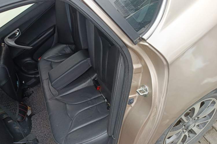 Used Soueast V6 Lingshi 2013 1.5L Manual Flagship Edition Left Rear Seat