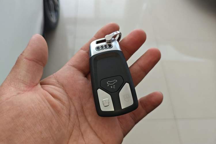 Used Audi A4L 2022 40 TFSI Luxury Dynamic Model Vehicle Key