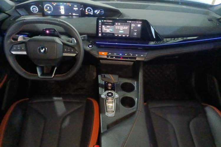 Used CHANGAN UNI-V 2023 1.5T Prestige Model