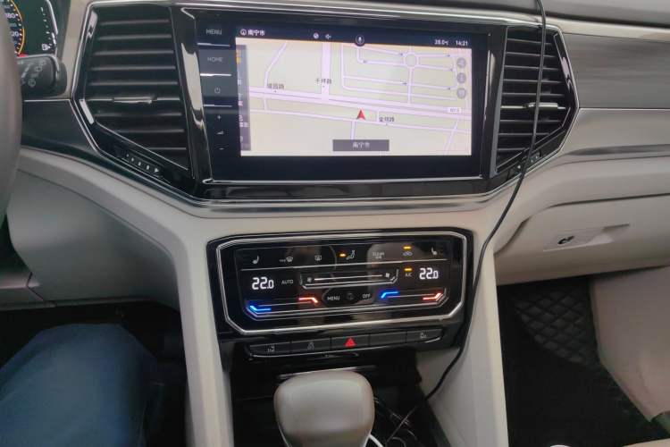 Used Volkswagen Viloran 2020 330TSI Luxury Edition Audio And AC Panel