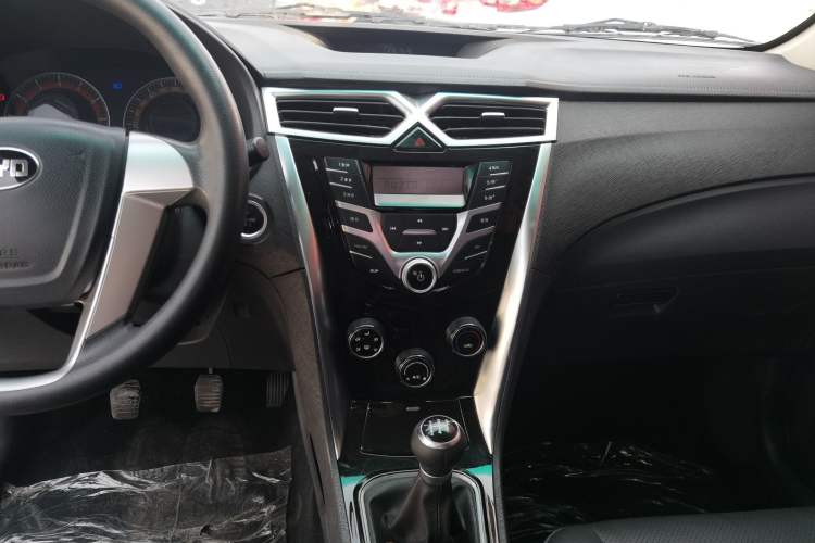 Used BYD F3 2020 1.5L Manual Luxury Edition Audio And AC Panel