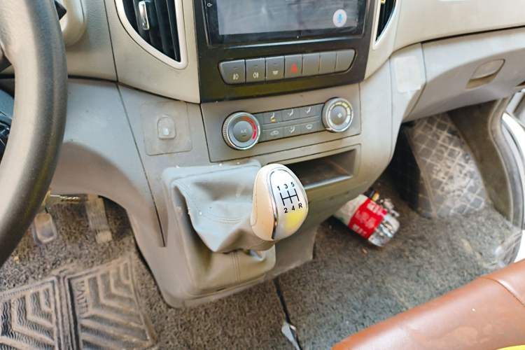 Used JAC Group Sunray 2019 1.9T Fuel-Efficient Platinum Edition 5-9 Seater Star Express
