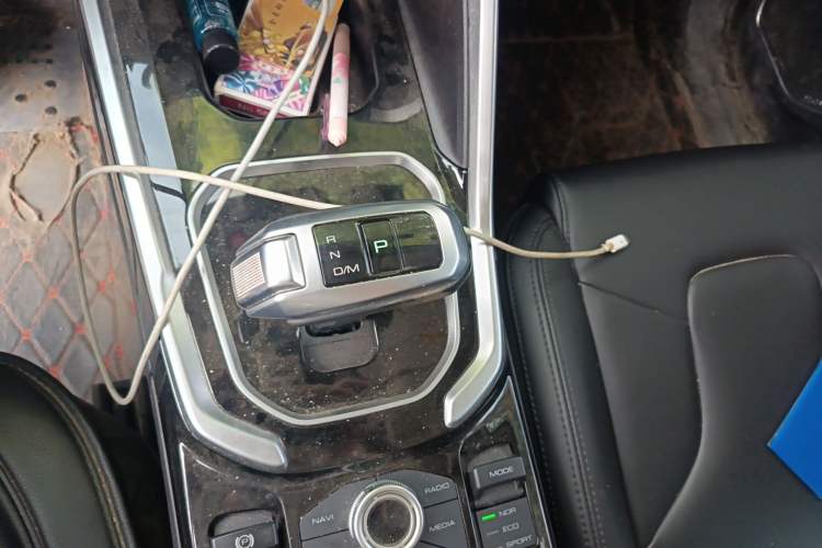 Used Haval H6 2017 Blue Label 1.3T Automatic Two-Wheel Drive ZhiShang Model Gear Lever