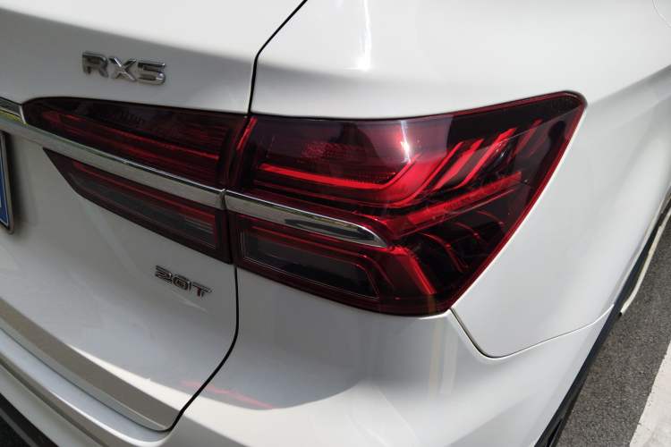 Used Roewe RX5 2016 20T Two-Wheel Drive Automatic Internet Smart Edition
