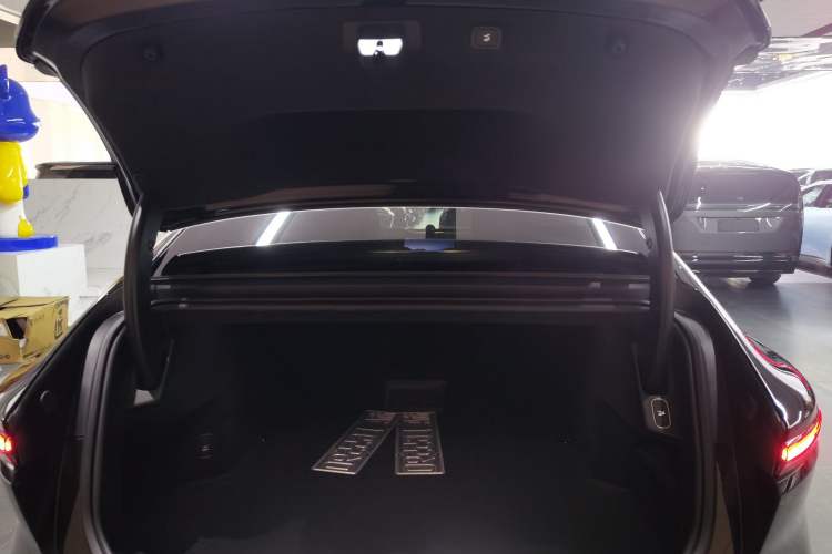 Used Nio ET9 2025 100 kWh
