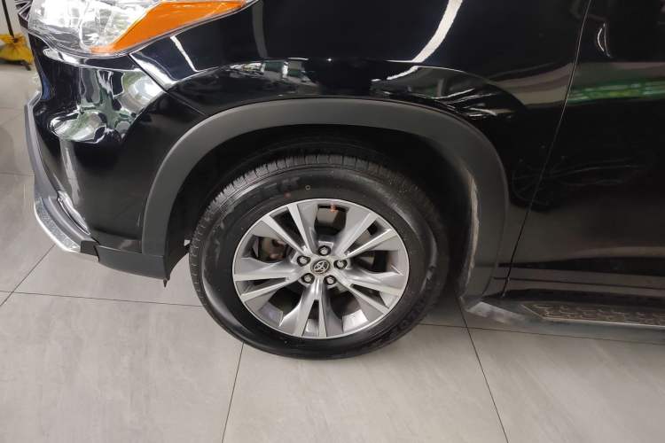 Used Toyota Highlander 2015 2.0T Four-Wheel Drive Elite Edition 7-Seater Left Front Wheel Hub