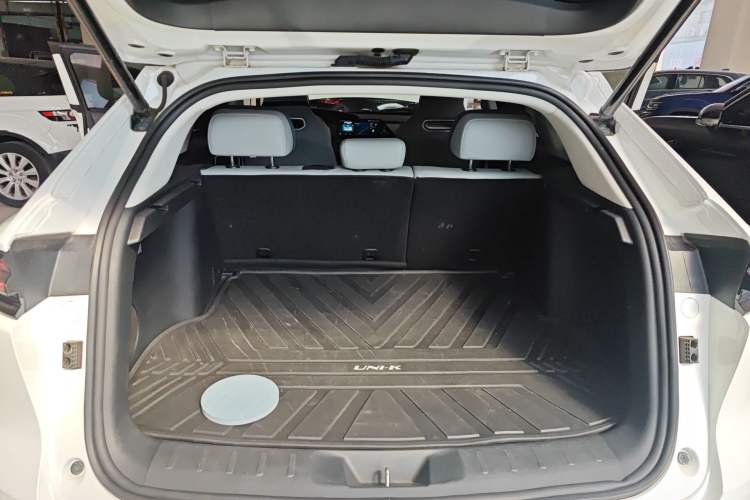 Used CHANGAN UNI-K iDD 2023 Smart Electric iDD 1.5T 135km Smart Leading Model
