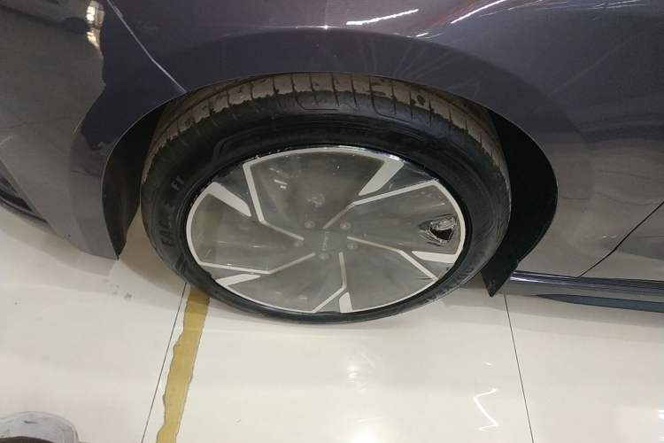 Used Lynk & Co 03 2025 1.5TD DCT Champion Edition Pro Left Front Wheel Hub