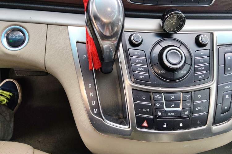 Used Buick GL8 2014 3.0L GT Luxury Business Haoya Edition
