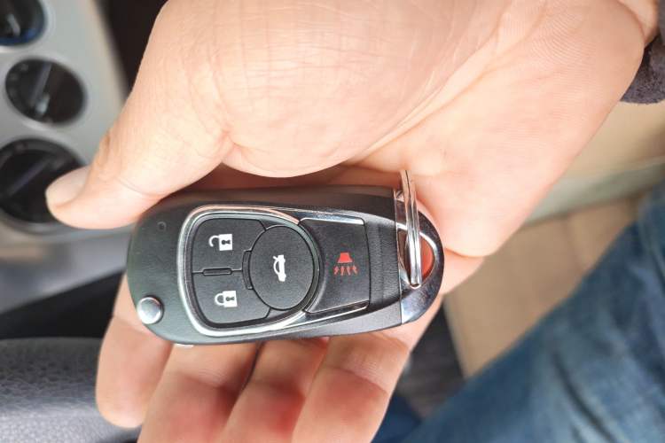 Used Venucia R50X 2013 1.6L Manual Version with Beidou Navigation Vehicle Key