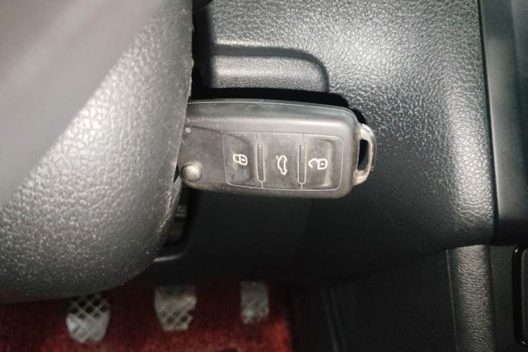 Used Volkswagen Polo 2016 1.4L Manual Fashion Model Vehicle Key