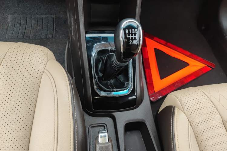 Used Baojun 310W 2017 1.5L Manual Fashion Model China V