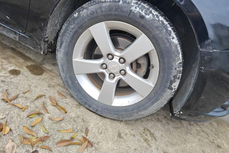 Used Chevrolet Cruze 2013 1.6L SE MT Right Front Wheel Hub