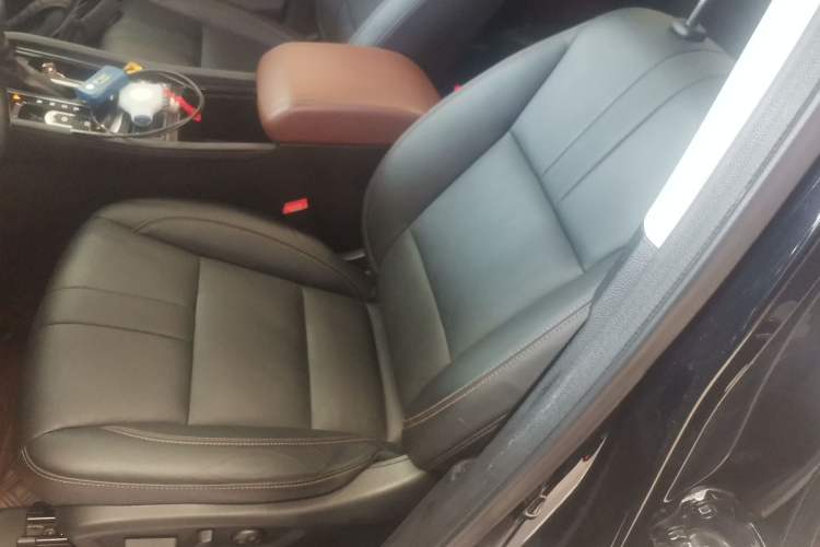 Used GAC Trumpchi GS8 2017 320T Two-Wheel Drive Luxury Smart Connectivity Version (7 Seats)
