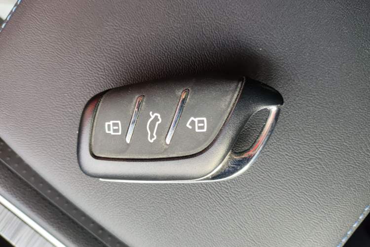 Used Roewe RX5 2025 PLUS 330TGI Automatic Trendsetting Smart Edition Interior 1