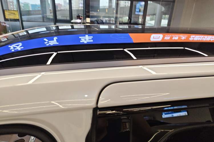 Used XPeng X9 2025 740 Ultra-Long Range Max Roof