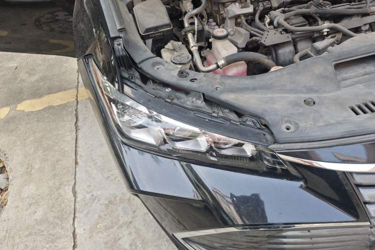 Used Toyota Avalon 2019 Dual-Engine 2.5L XLE Prestige Version China VI Standard Right Front Headlight