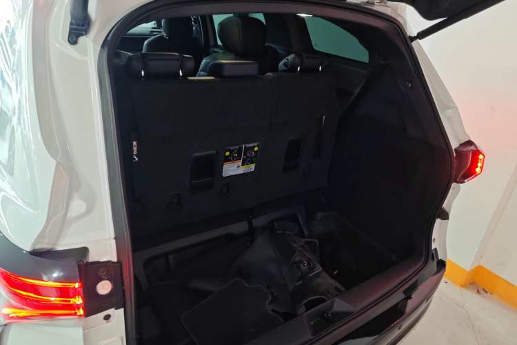 Used Toyota SIENNA 2021 2.5L Hybrid Platinum Edition Trunk