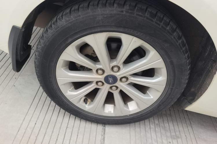 Used Ford Escort 2015 1.5L Automatic Fashion Model