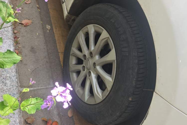 Used GAC Trumpchi GA3S Vision 2014 1.6L Manual Elite Edition Right Front Wheel Hub