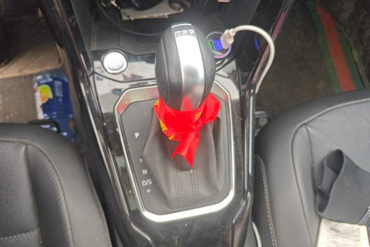 Used Volkswagen T-ROC 2021 280TSI DSG Two-Wheel Drive Comfort Connect Edition Gear Lever