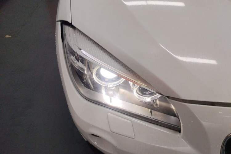 Used BMW X1 2013 sDrive18i Sport Design Package Right Front Headlight