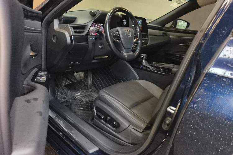 Used Lexus ES 2021 260 Excellence Edition Driver Seat