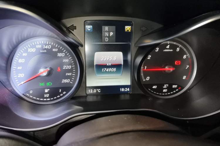 Used Mercedes-Benz GLC 2016 GLC 200 4MATIC Odometer Close Up