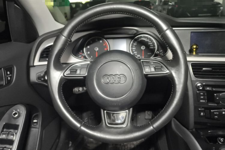 Used Audi A4L 2013 35 TFSI Automatic Standard Model Steering Wheel