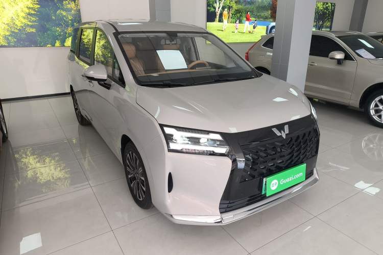 Used Wuling Starlight 730 2025 Model Plug-in Hybrid 125km Luxury Edition
