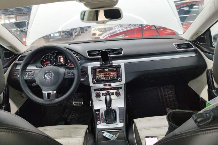 Used Volkswagen FAW-Volkswagen CC 2015 3.0 FSI V6 Center Console