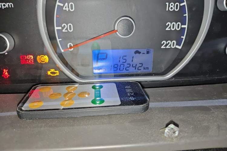 Used Hyundai Celesta 2010 1.6L AT GLS Odometer Close Up