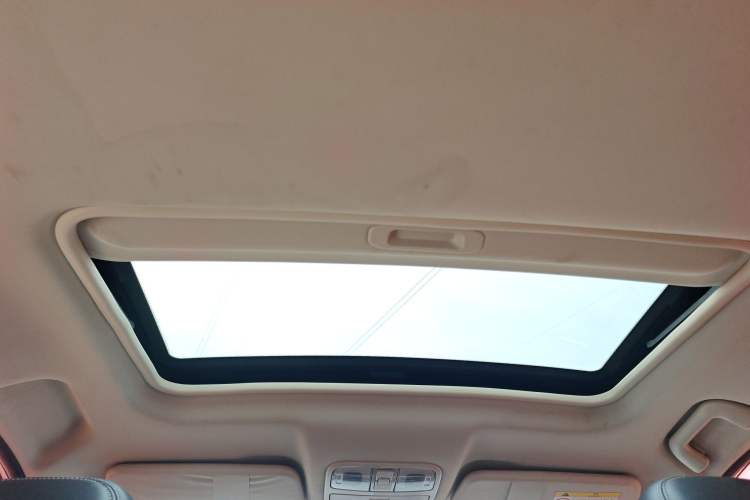 Used Dongfeng Fengon 580 2017 Revised Version 1.5T CVT Luxury Edition Headliner