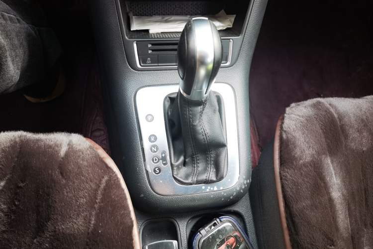 Used Volkswagen Tiguan 2015 1.8TSI Automatic Two-Wheel Drive Comfort Edition Gear Lever