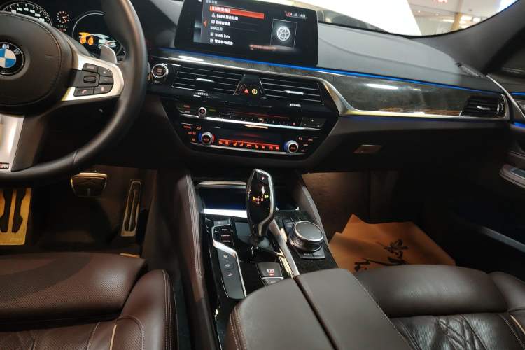 Used BMW 6 Series GT 2018 640i xDrive M Sport Package Audio And AC Panel