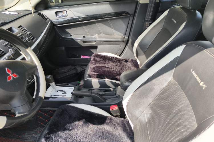 Used Mitsubishi Lancer EX 2012 Classic 1.8L CVT Black-and-White Edition
