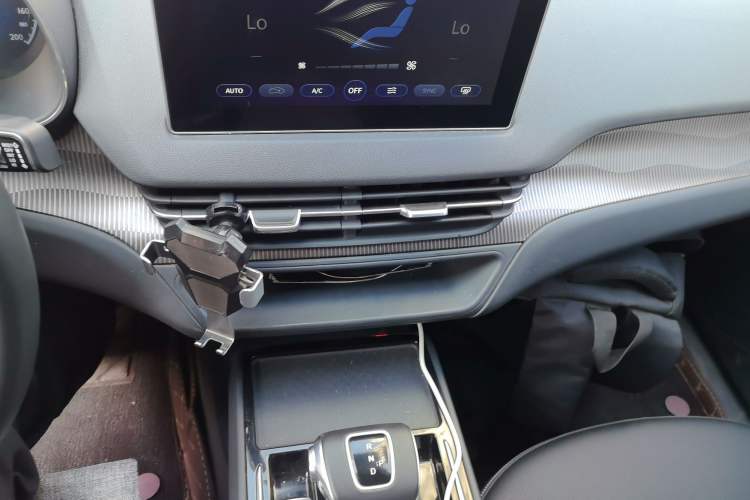 Used Hongqi E-QM5 2023 Base Travel Edition
