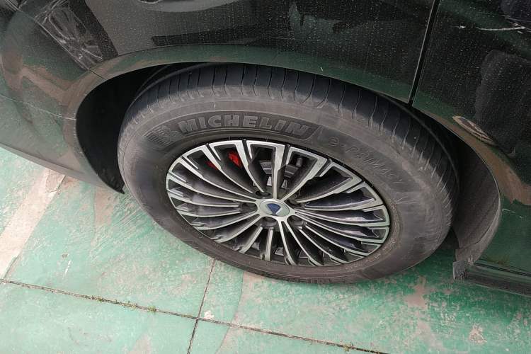 Used Denza D9 2022 DM-i 1040 Prestige Model
