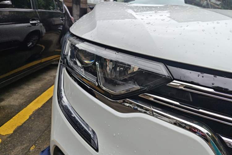 Used Renault Koleos 2018 2.5L Two-Wheel Drive Prestige Edition Right Front Headlight
