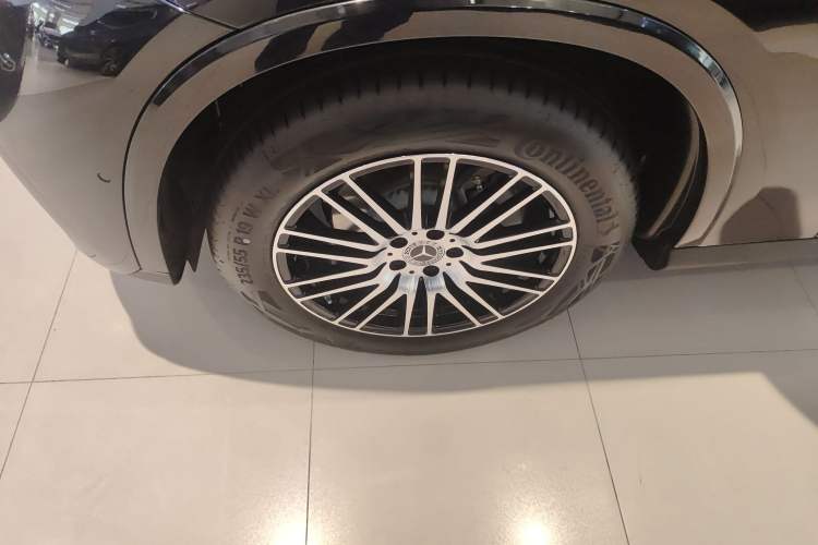 Used Mercedes-Benz GLC 2025 Refresh GLC 260 L 4MATIC Dynamic Edition Left Front Wheel Hub