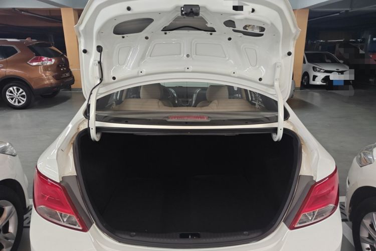 Used Hyundai Verna (older generation) 2014 1.4L Automatic Smart GLS Trunk