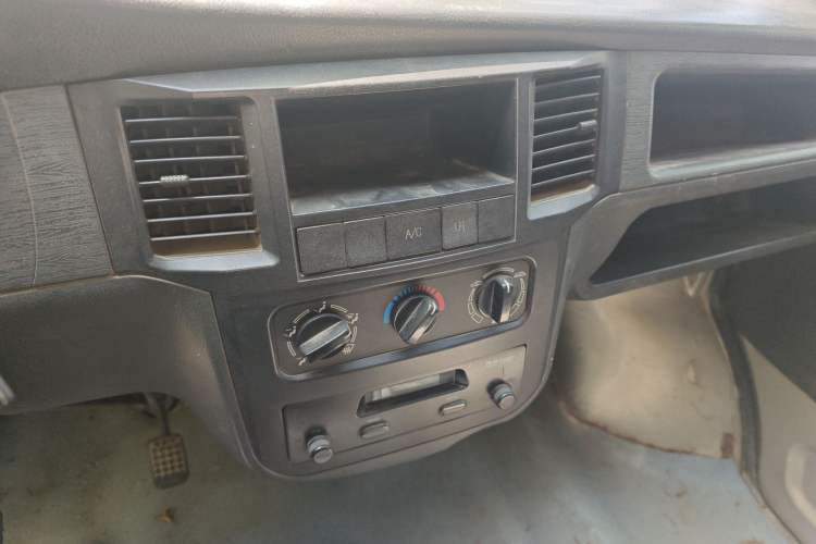 Used Wuling Zhiguang 2010 1.0L Liye Edition Audio And AC Panel