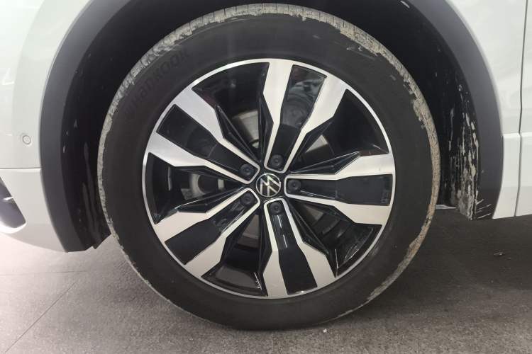 Used Volkswagen Tiguan L 2022 330TSI Automatic Two-Wheel Drive R-Line Enhanced Edition Exterior 4