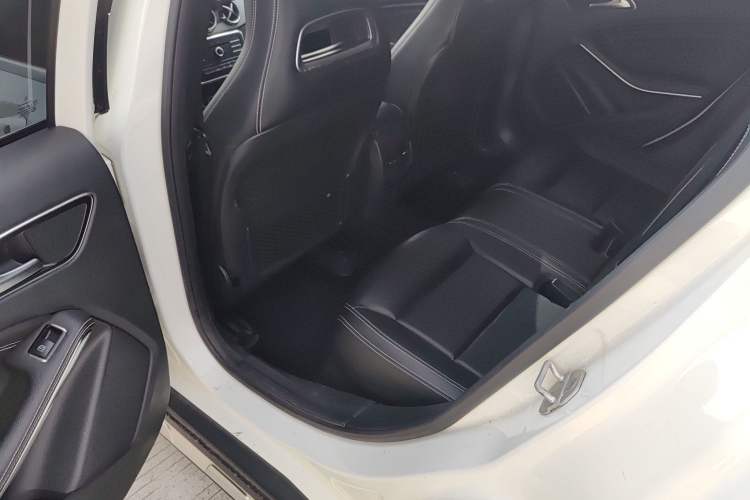 Used Mercedes-Benz GLA 2015 GLA 200 Fashion Model Left Rear Seat
