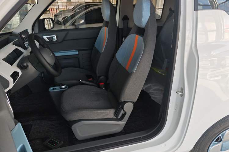 Used Geely Galaxy Panda 2024 Panda Mini 200km Endurance Bear
