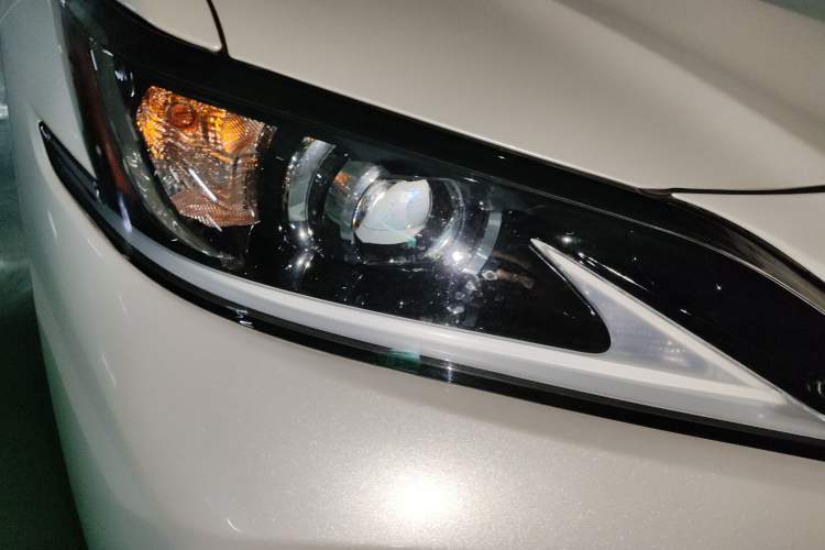 Used Lexus ES 2023 200 Excellence Edition
