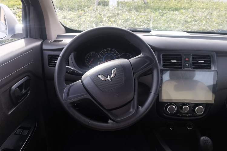 Used Wuling Rongguang V 2016 1.2L Standard Version