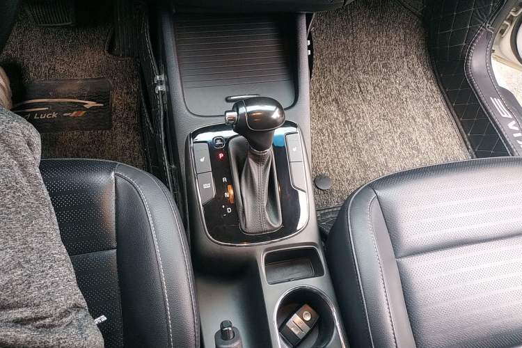 Used Kia K3 2017 1.6L Automatic 15th Anniversary Special Edition GLS Gear Lever