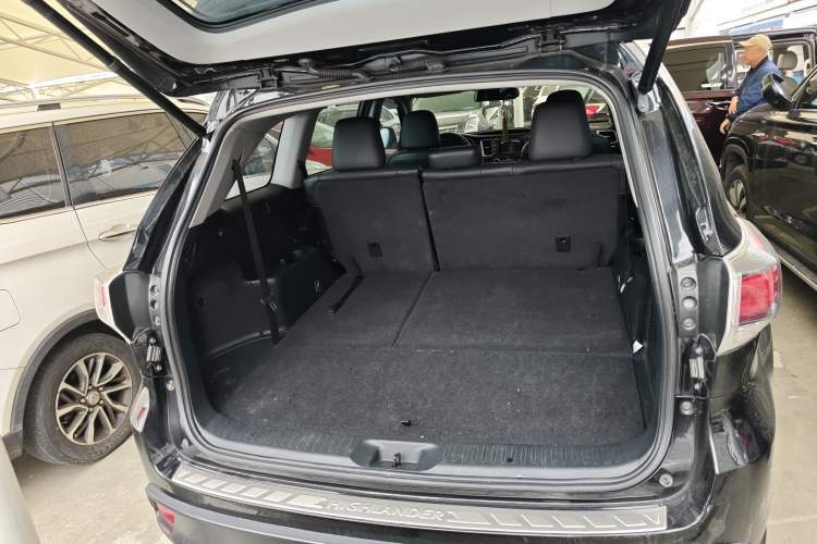 Used Toyota Highlander 2015 2.0T Four-Wheel Drive Luxury Edition 7-Seater Trunk