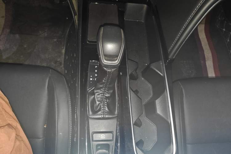 Used Toyota Camry 2024 2.0E Elite Edition Gear Lever